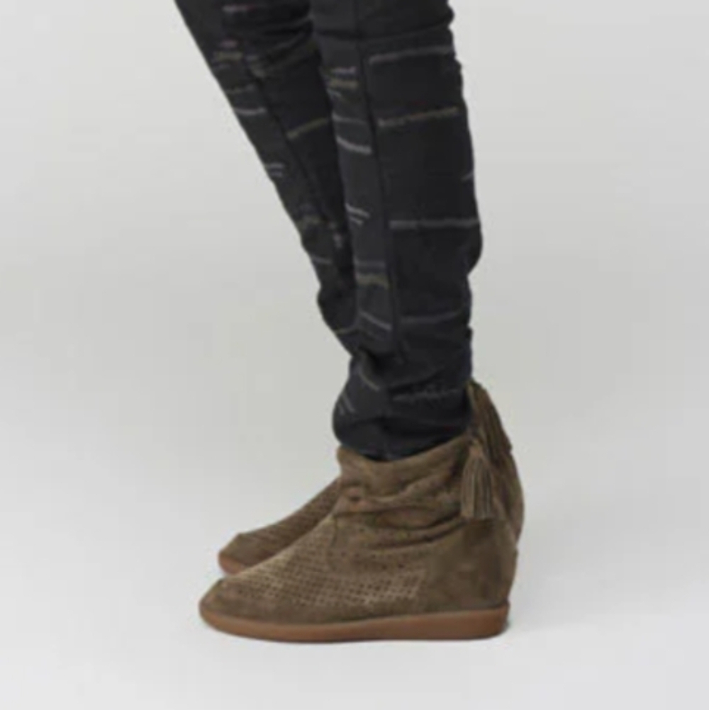 Isabel Marant Beslay Tan Suede Ankle Booties